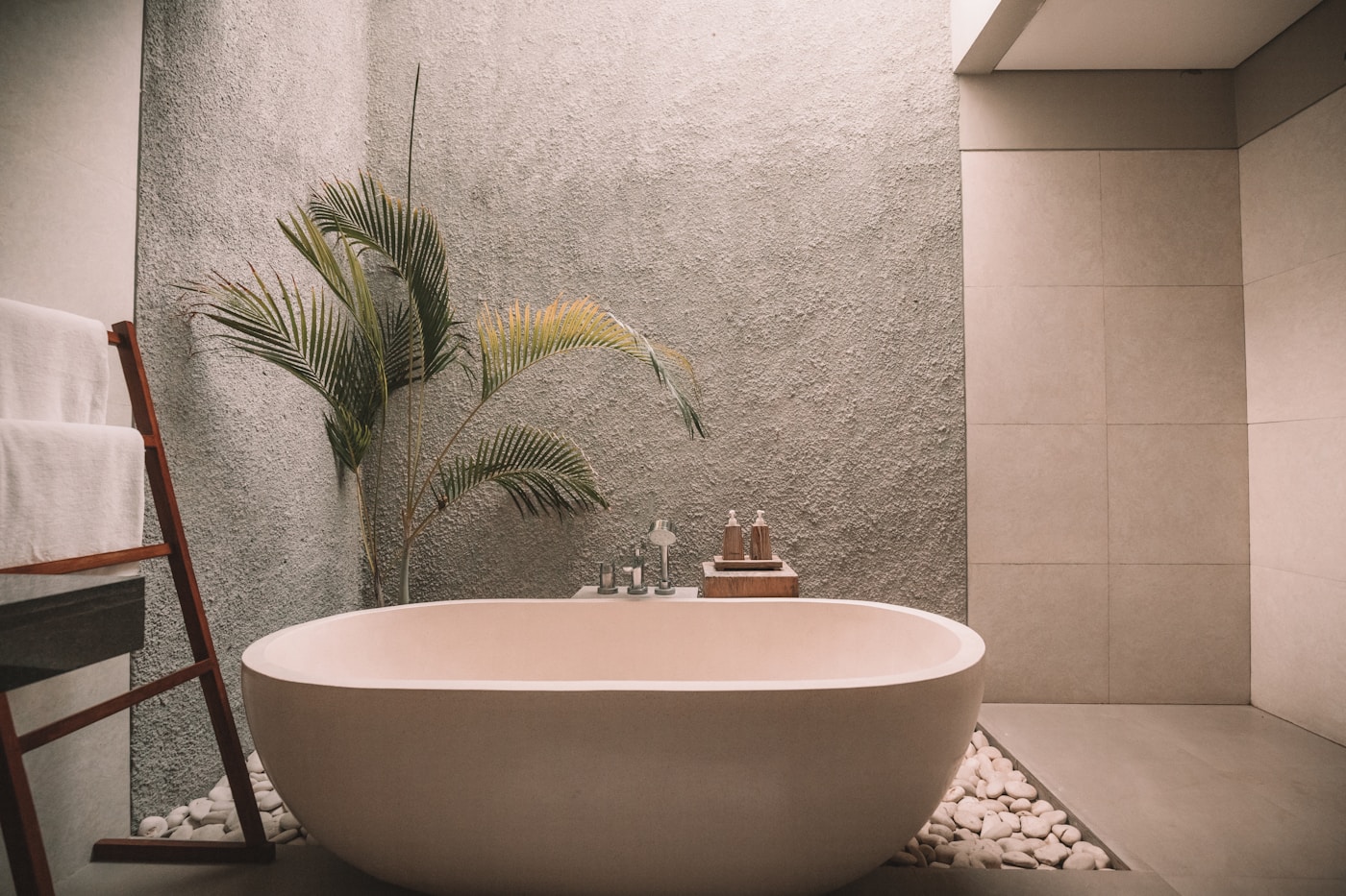 The Luna Residence tropical stone rain shower