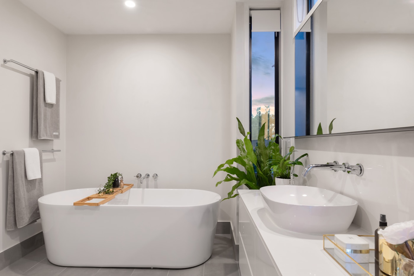 The Meadow Estate tropical stone rain shower